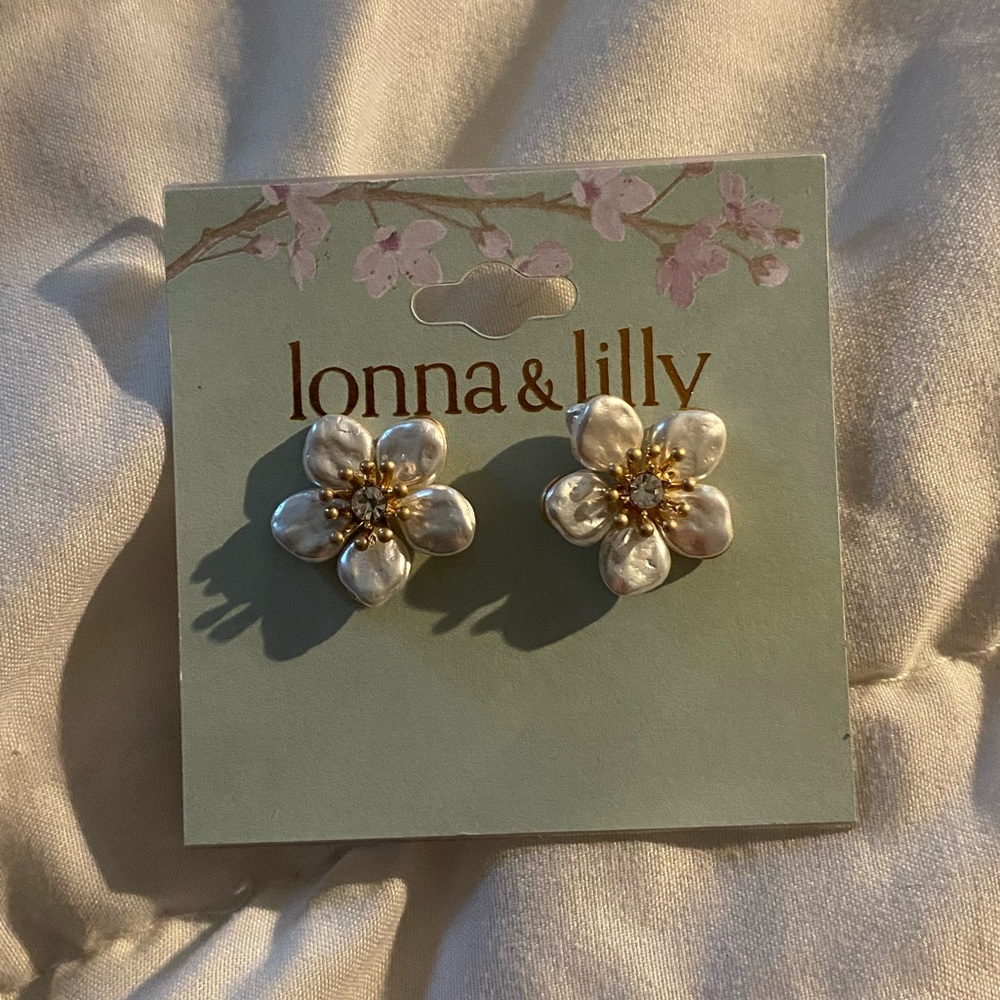 Lonna and Lilly flower pearl earrings